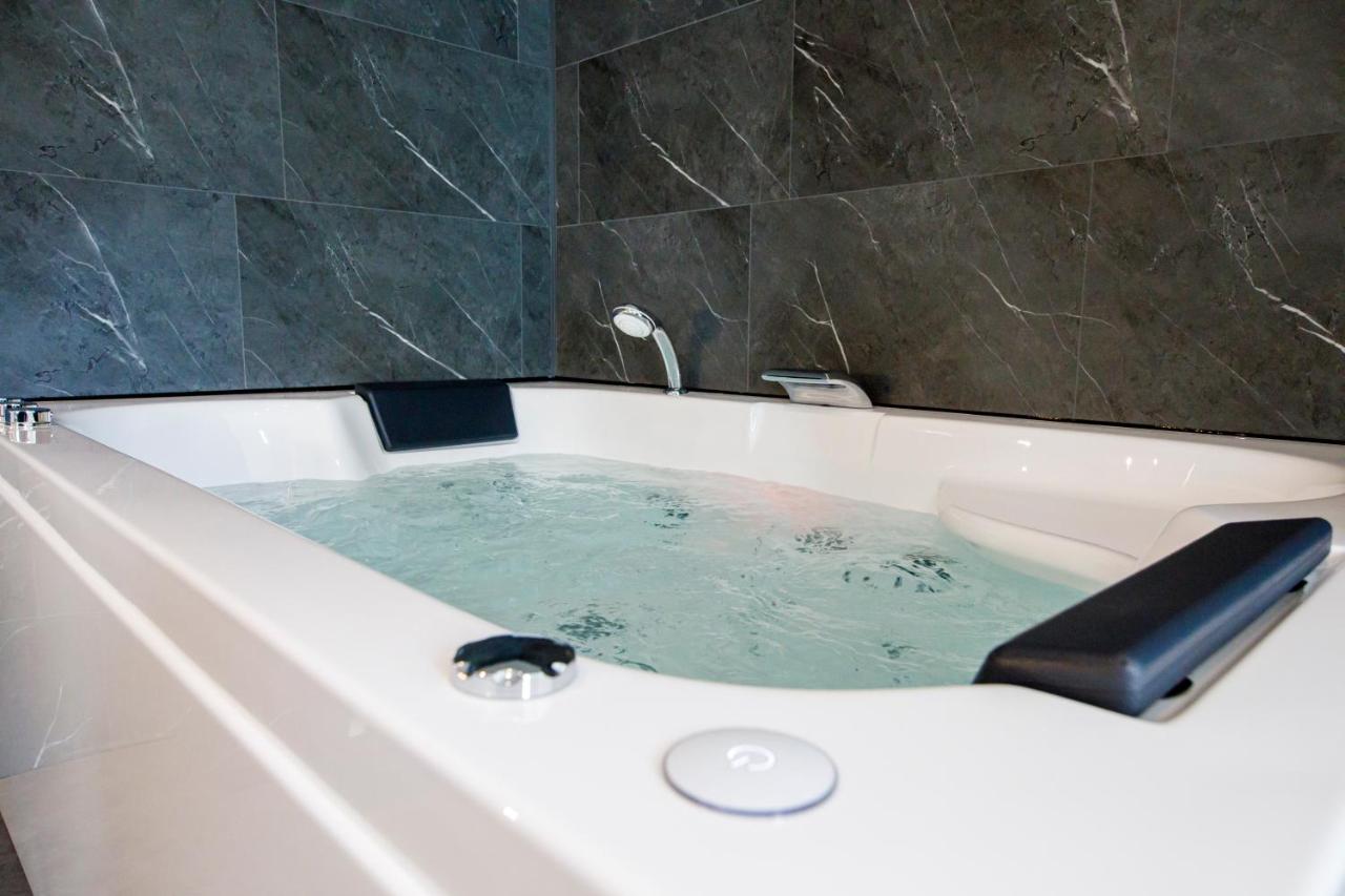 Spa & Detente - Suite Privee - Tours - Netflix Bagian luar foto